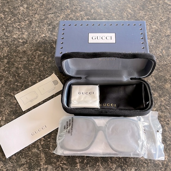 Like New GUCCI square sunglasses - Picture 3 of 11